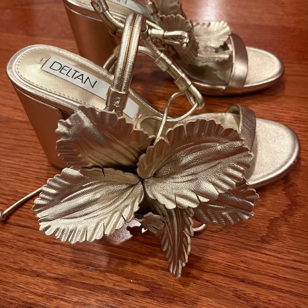 Deltan Gold Heeled Sandals with Elegant Design